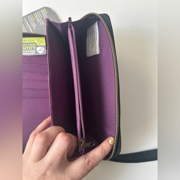 Travelon Black Nylon Zip Around Long Wallet RFID Protected - Picture 4 of 8